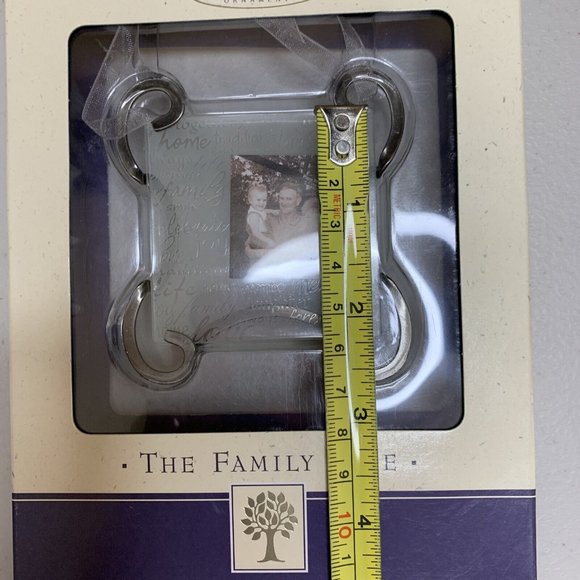 HOME, FAMILY MEMORIES Family Tree Photo Holder NEW Hallmark Ornament GLASS 2002 - Picture 6 of 6